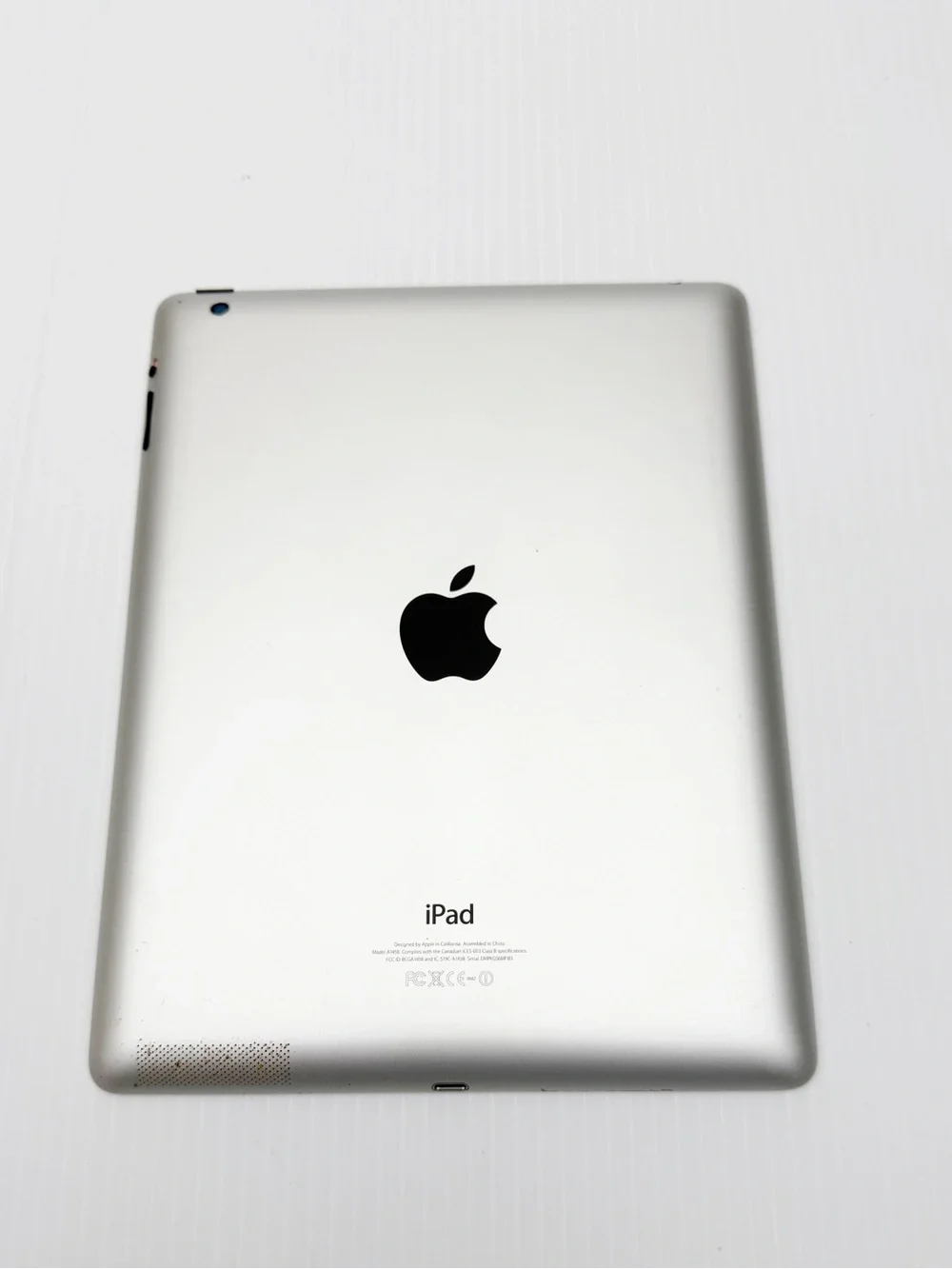 Apple iPad 4th Gen Wi-Fi 16GB White Table with Original Box